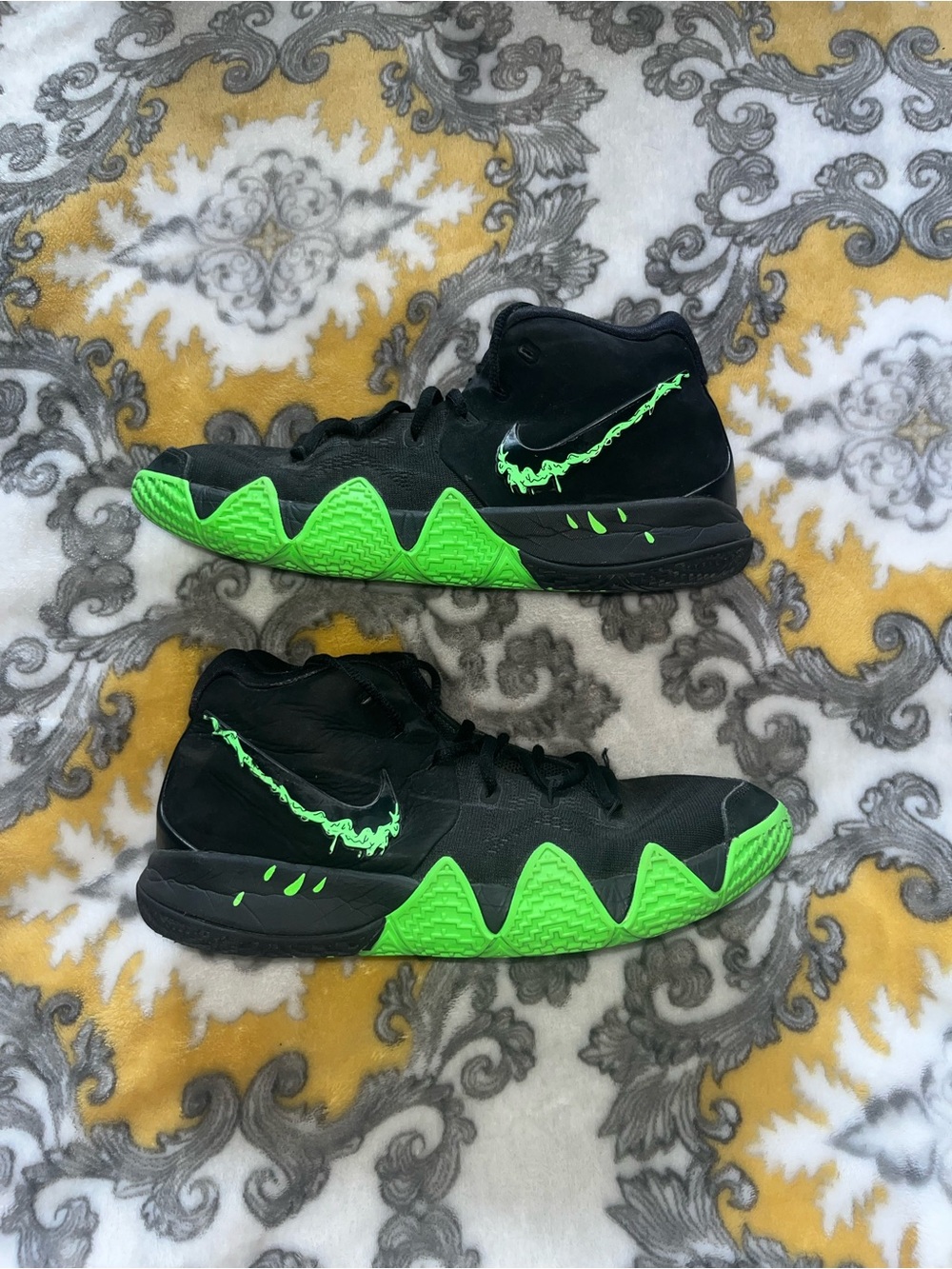 Nike Kids Black & Neon Green High-Top Sneakers